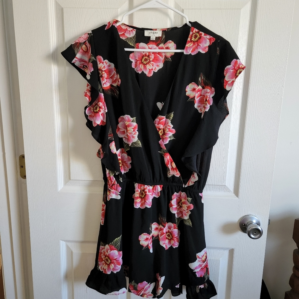 NWT Umgee Black/Red Floral Ruffle Romper Size M